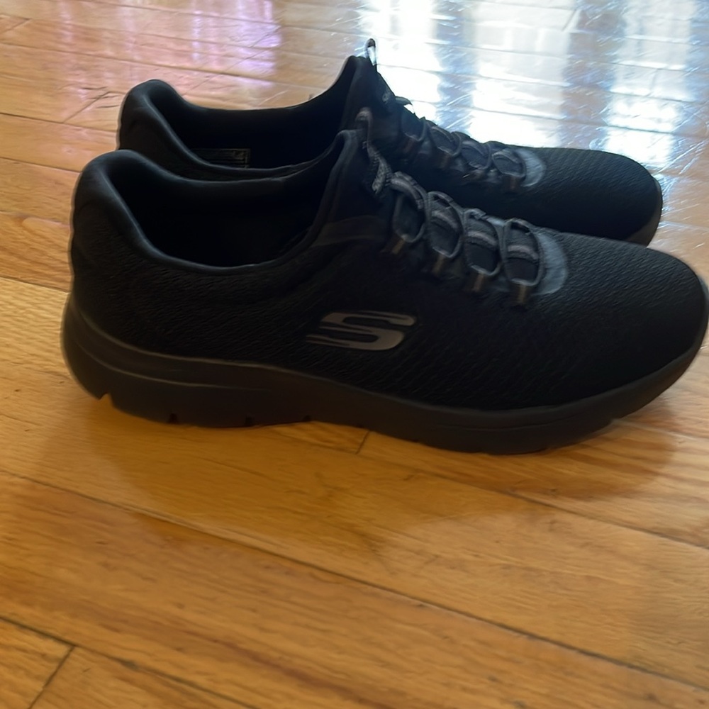 Sketchers memory foam sneakers